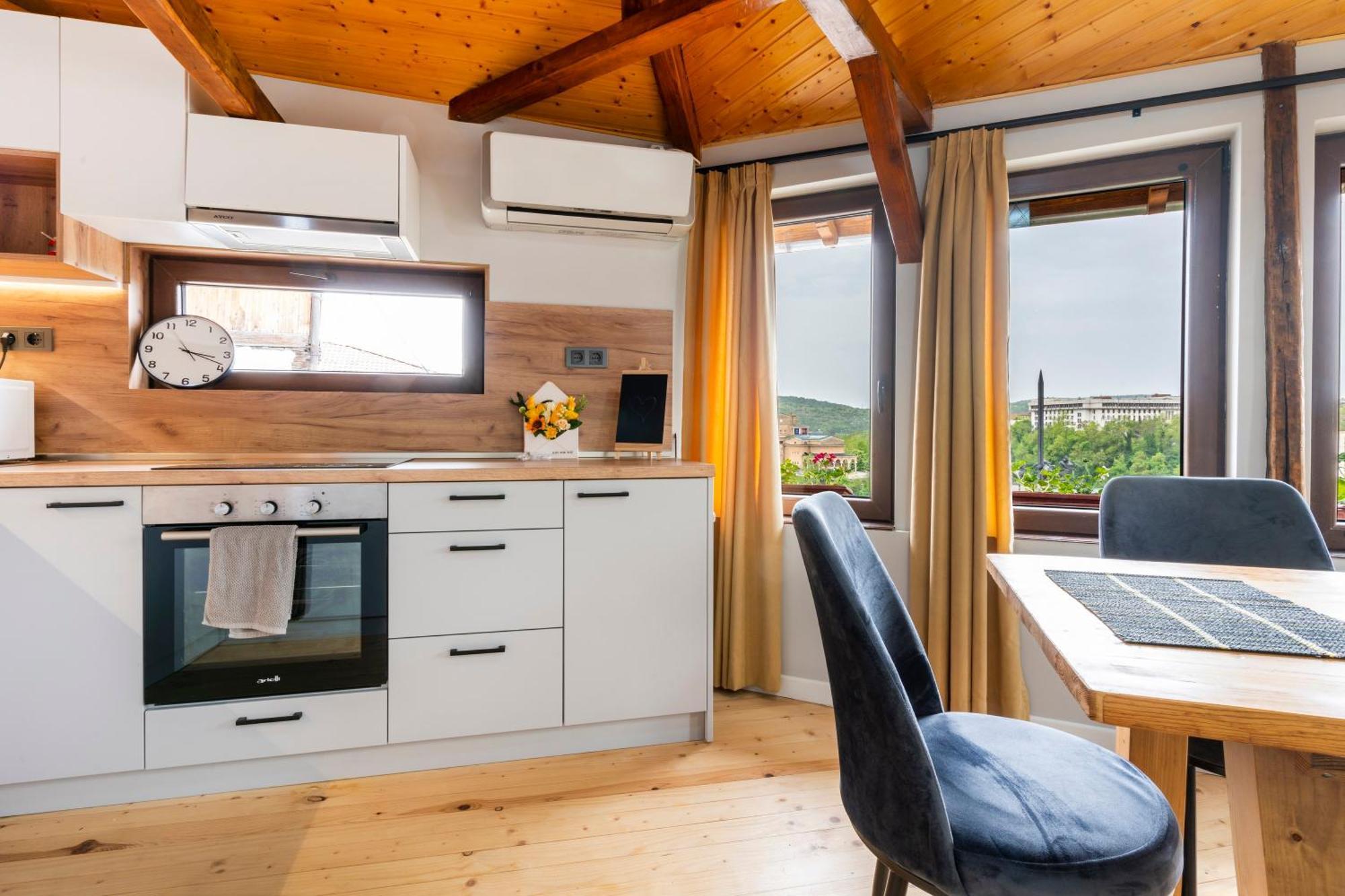 Bobevata Guest House - Floor 2 - Stunning View Old Town Veliko Tarnovo Exterior photo
